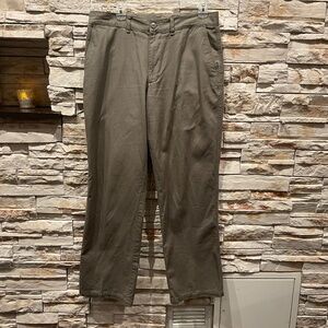 Patagonia  Men’s Heavy Weight Hiking Pants , Color Olive Green, Size 34